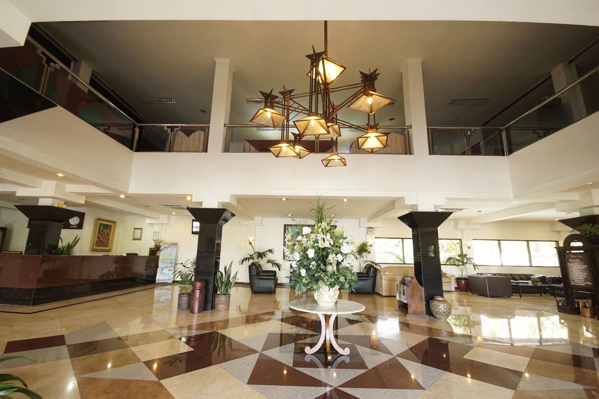 Bahari Inn Tegal Luaran gambar