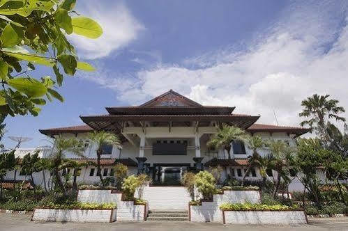 Bahari Inn Tegal Luaran gambar