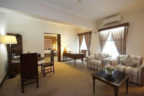 Bahari Inn Tegal Luaran gambar